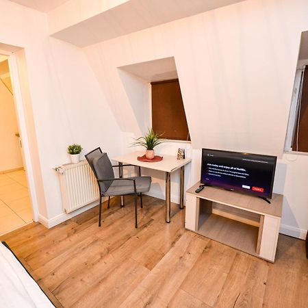 The Lincoln Suites - Central Shabbat Friendly Apartments Бухарест Екстер'єр фото