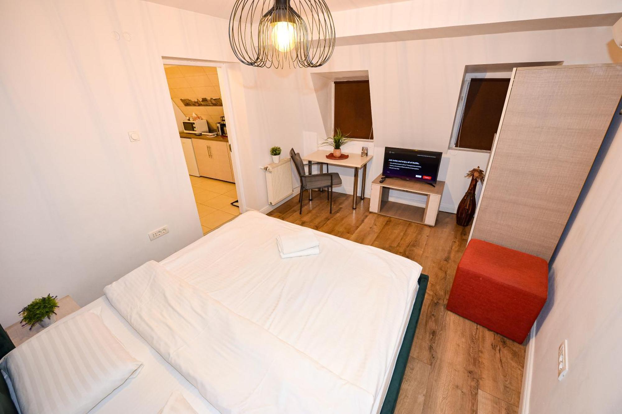 The Lincoln Suites - Central Shabbat Friendly Apartments Бухарест Екстер'єр фото