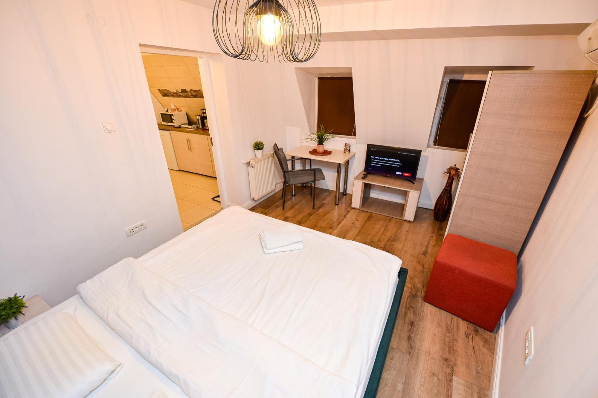 The Lincoln Suites - Central Shabbat Friendly Apartments Бухарест Екстер'єр фото