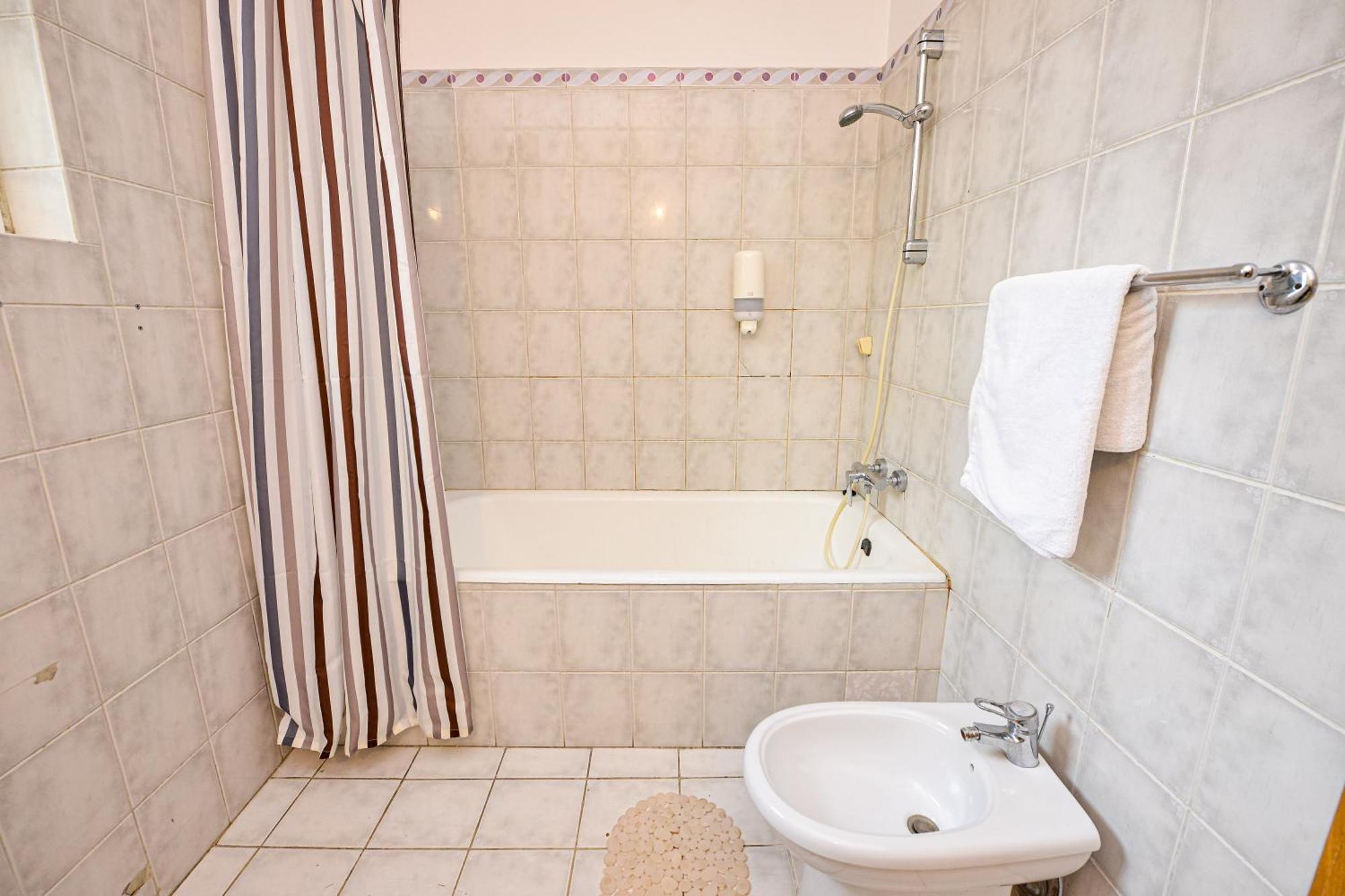 The Lincoln Suites - Central Shabbat Friendly Apartments Бухарест Екстер'єр фото